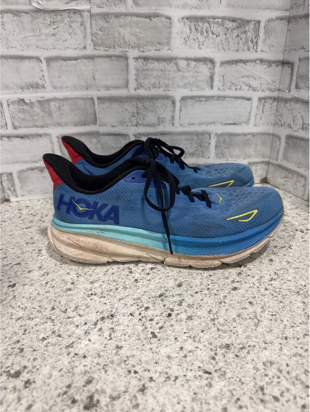 Hoka Clifton 9 Men's Blue Running Shoes with Yellow Accents, Size 10.5 D